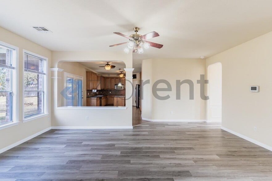 Building Photo - 498 Crossland Dr