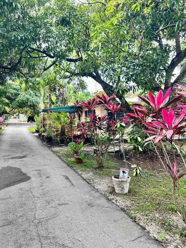 Building Photo - Southwest 97th Avenue, Miami, FL 33165 - 3 BR 2 BA single-family home