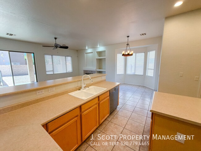 Building Photo - 279 W Desert Ave