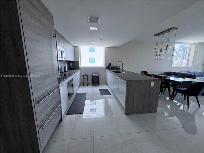 Building Photo - 400 Sunny Isles Blvd