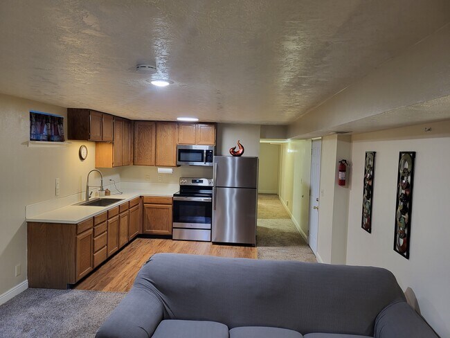 Primary Photo - 2370 Rulon Ave