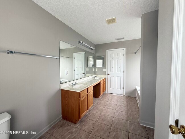 Building Photo - 404 Monet Ave