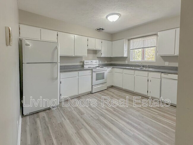 Building Photo - 4717 Gladstone St