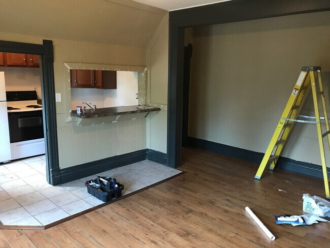 Building Photo - 427 W Pleasant St