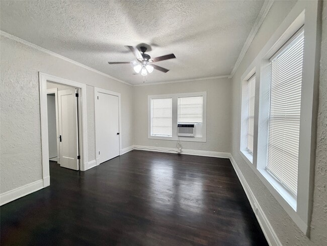 Building Photo - 3920 Fannin St