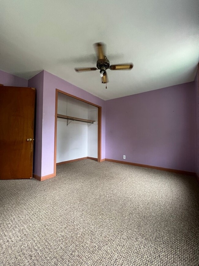 Building Photo - Three Bedroom,  2 Bathroom Apartment near ...