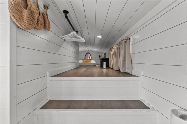 Building Photo - 4734 Oleander St