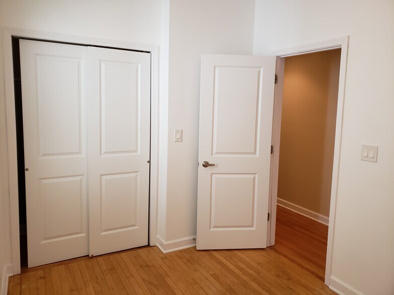 Building Photo - 4711 N Monticello Ave
