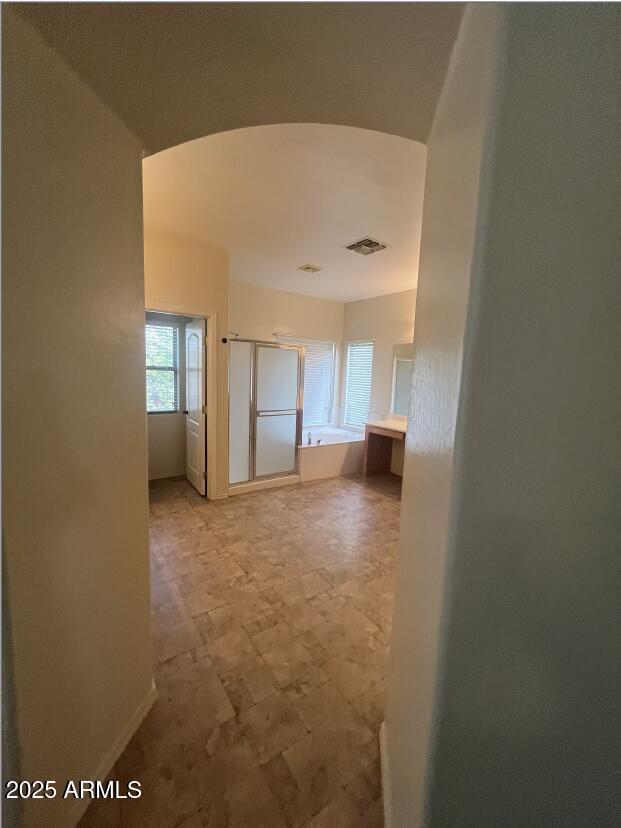 Building Photo - 576 E Julian Dr
