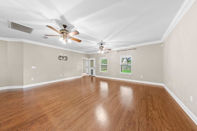 Building Photo - Modern Home in the Heart of Niceville!
