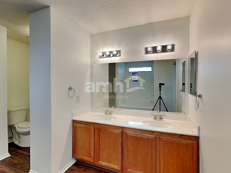 Building Photo - 3017 Dusty Ridge Dr