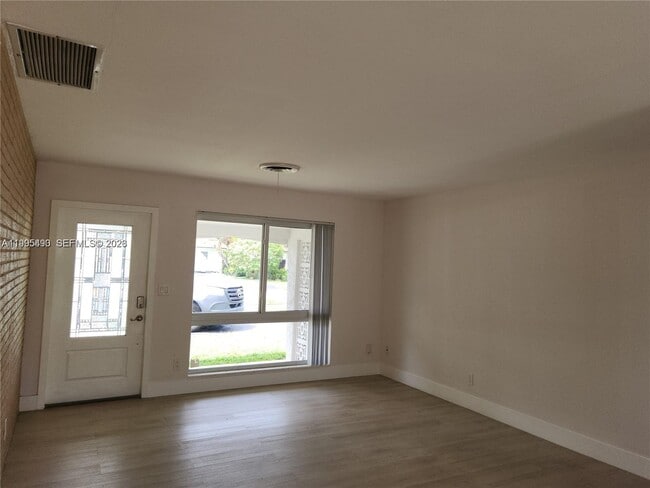 Building Photo - 3346 Coolidge St