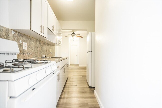 Building Photo - 1190 71st St