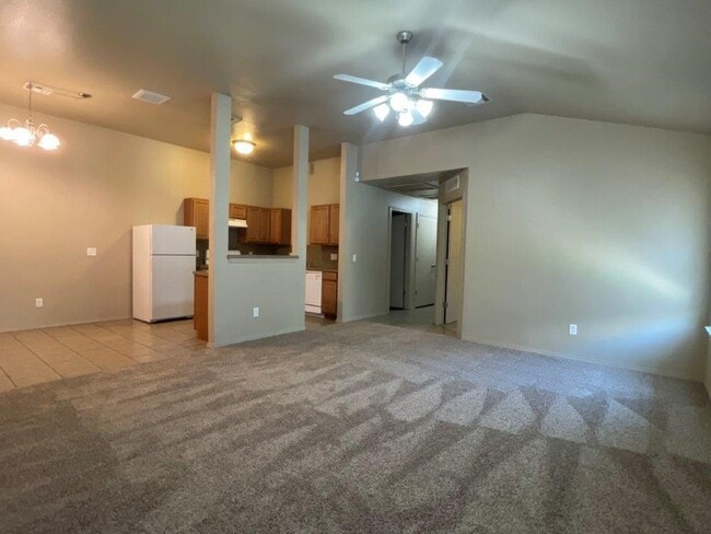 Building Photo - 3607 Vanguard Dr