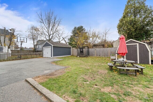 Building Photo - 57 Cook St