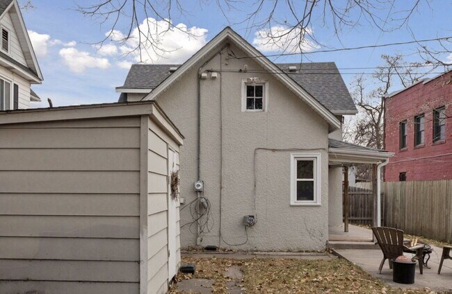 Building Photo - 1504 4th St NE