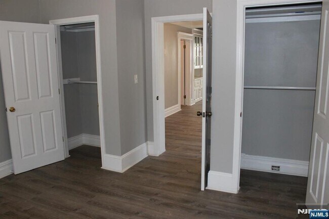 Building Photo - 504-506-506 Sanford Ave