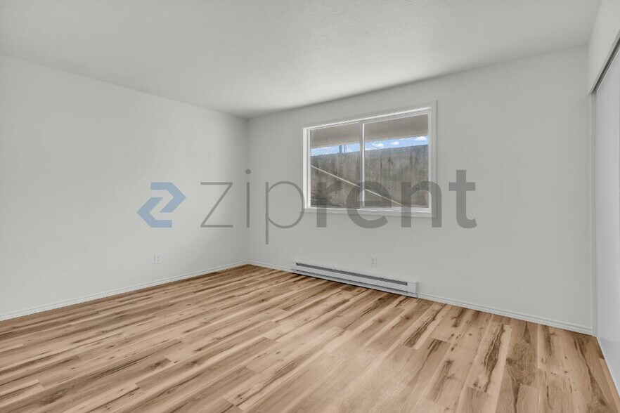 Building Photo - 3549 NW Jetty Ave