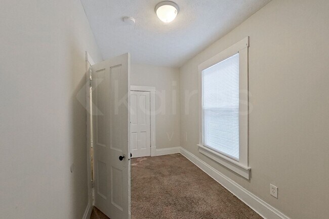 Building Photo - 964-966 Oakwood Ave