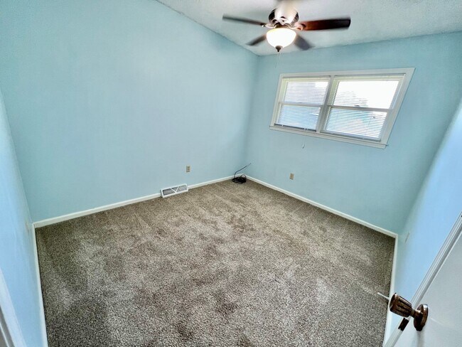 Building Photo - 4 Bedroom, 3 Bath walking distance to Amanda Arnold Elementary!