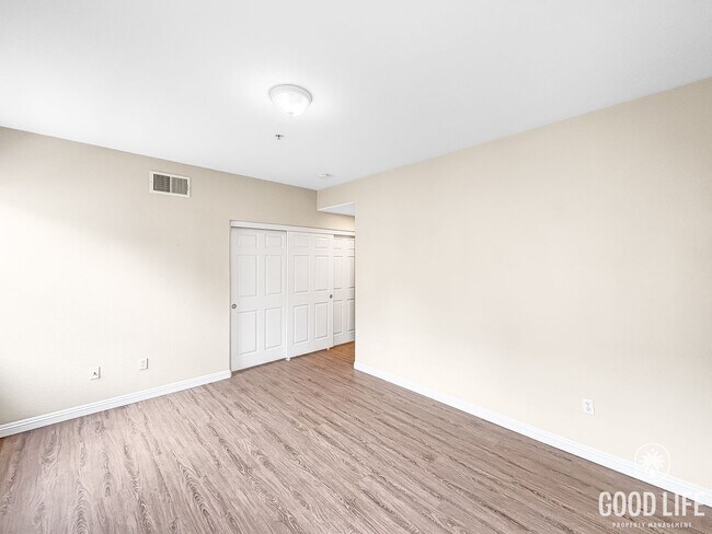 Building Photo - Beautiful 2Bd/2Ba Available In Sabre Springs