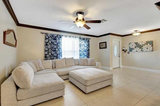 Building Photo - 11721 Inverness Cir