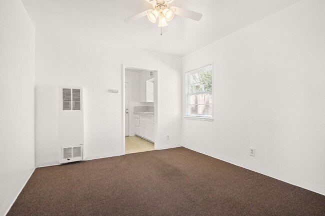 Building Photo - Charming Triplex Unit in Historic Rose Park