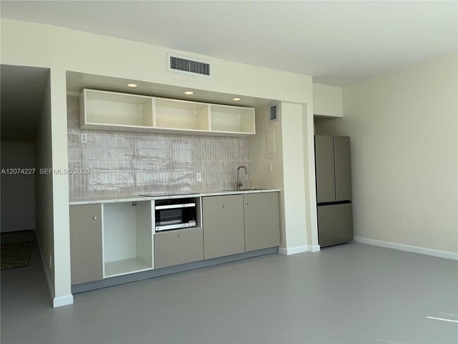 Building Photo - 900 Bay Dr