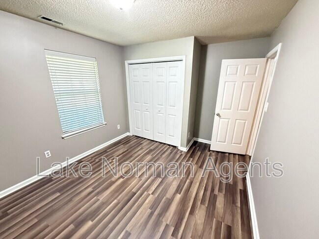 Building Photo - 8006 Maxwelton Dr