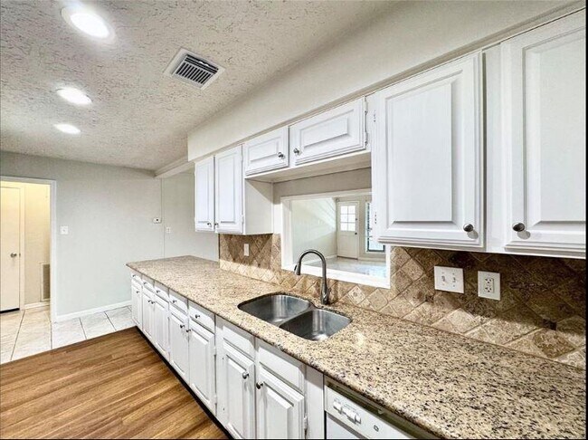 Building Photo - 9110 Gustine Ln