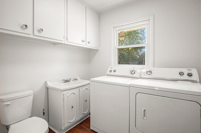 Building Photo - 4457 Curwood Ave SE