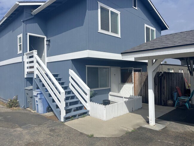 Primary Photo - Beautifully Renovated Upstairs unit w/View...
