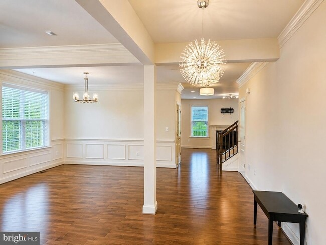 Building Photo - 3332 Burton Dr