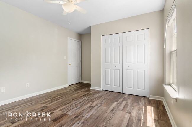 Building Photo - Stylish 2BR/2.5BA Townhome in Desirable Fl...
