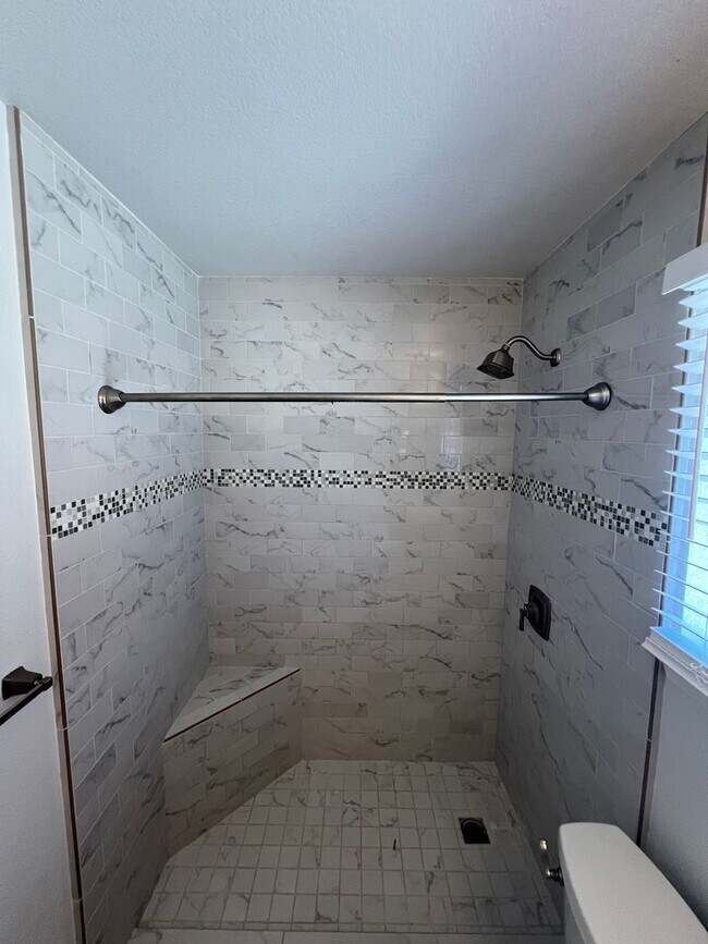 Building Photo - 7501 Canyon Clover Dr