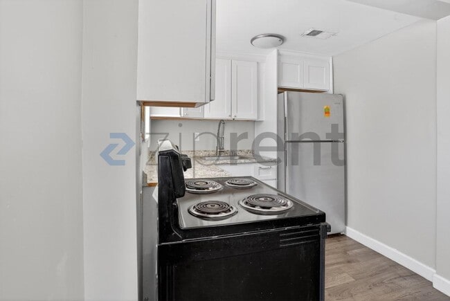 Building Photo - Unit 1