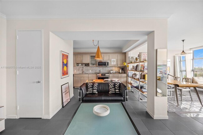 Building Photo - 5055 Collins Ave