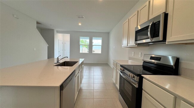 Building Photo - 325 Sol Vis Dr