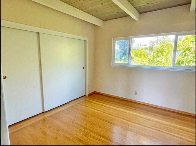 Building Photo - New: 2Bd Water View Flat in Sausalito