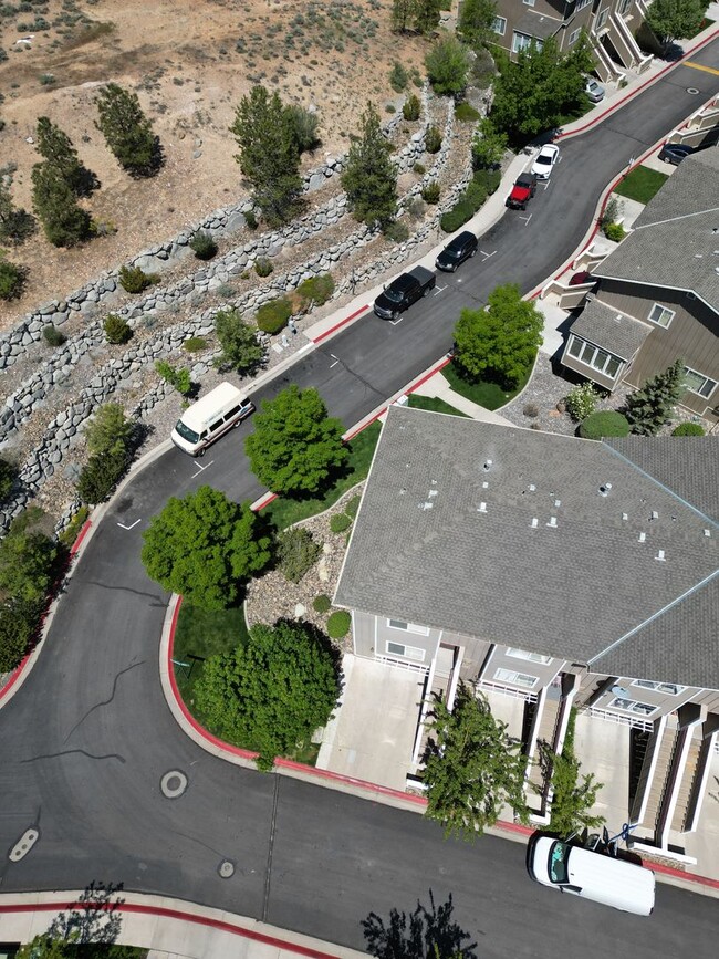 Building Photo - Wonderful and Sunny Rancho San Rafael Town...
