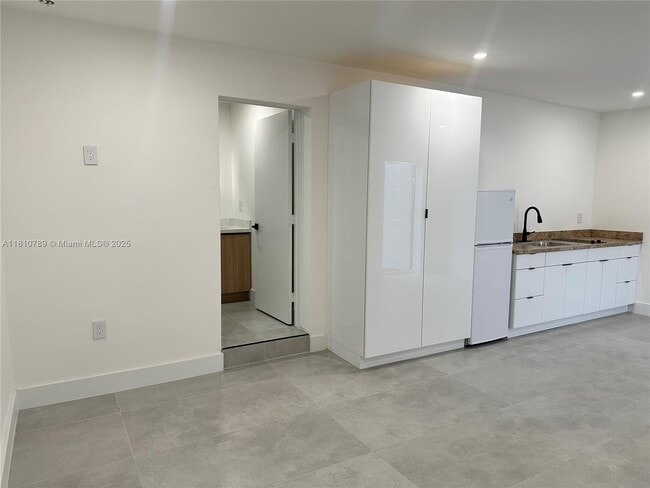 Building Photo - 10890 SW 68th Dr