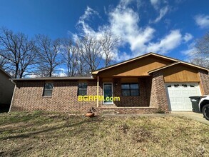 Building Photo - 3 Bdrm, 2 Bath,