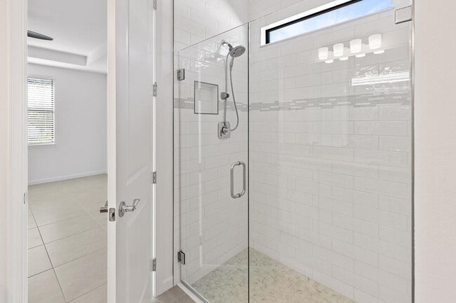 Building Photo - 758 SE Courances Dr