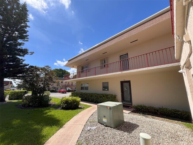 Building Photo - 212 Oxford 400