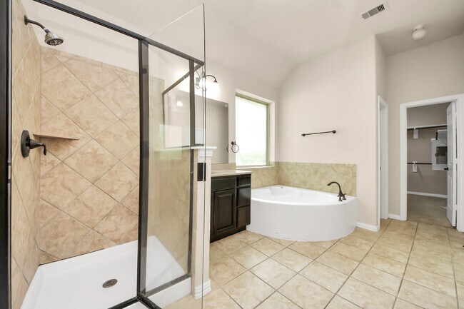 Building Photo - 12131 Cove Ridge Ln