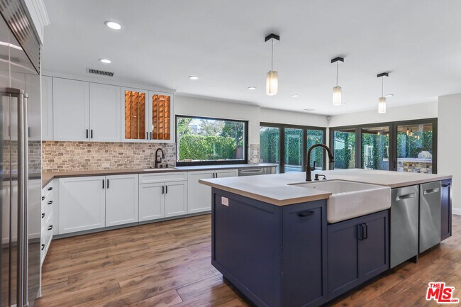 Building Photo - 4744 Haskell Ave