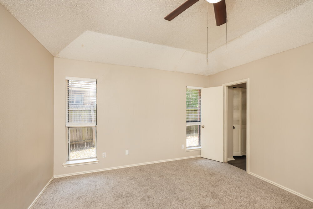 Building Photo - 2605 Hartford Ln