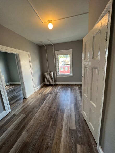 Building Photo - 806 Ferry St