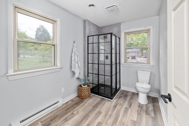 Building Photo - 10511 Lunswood Rd