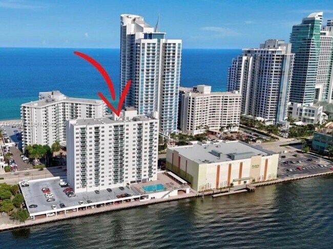 Building Photo - 3000 S Ocean Dr